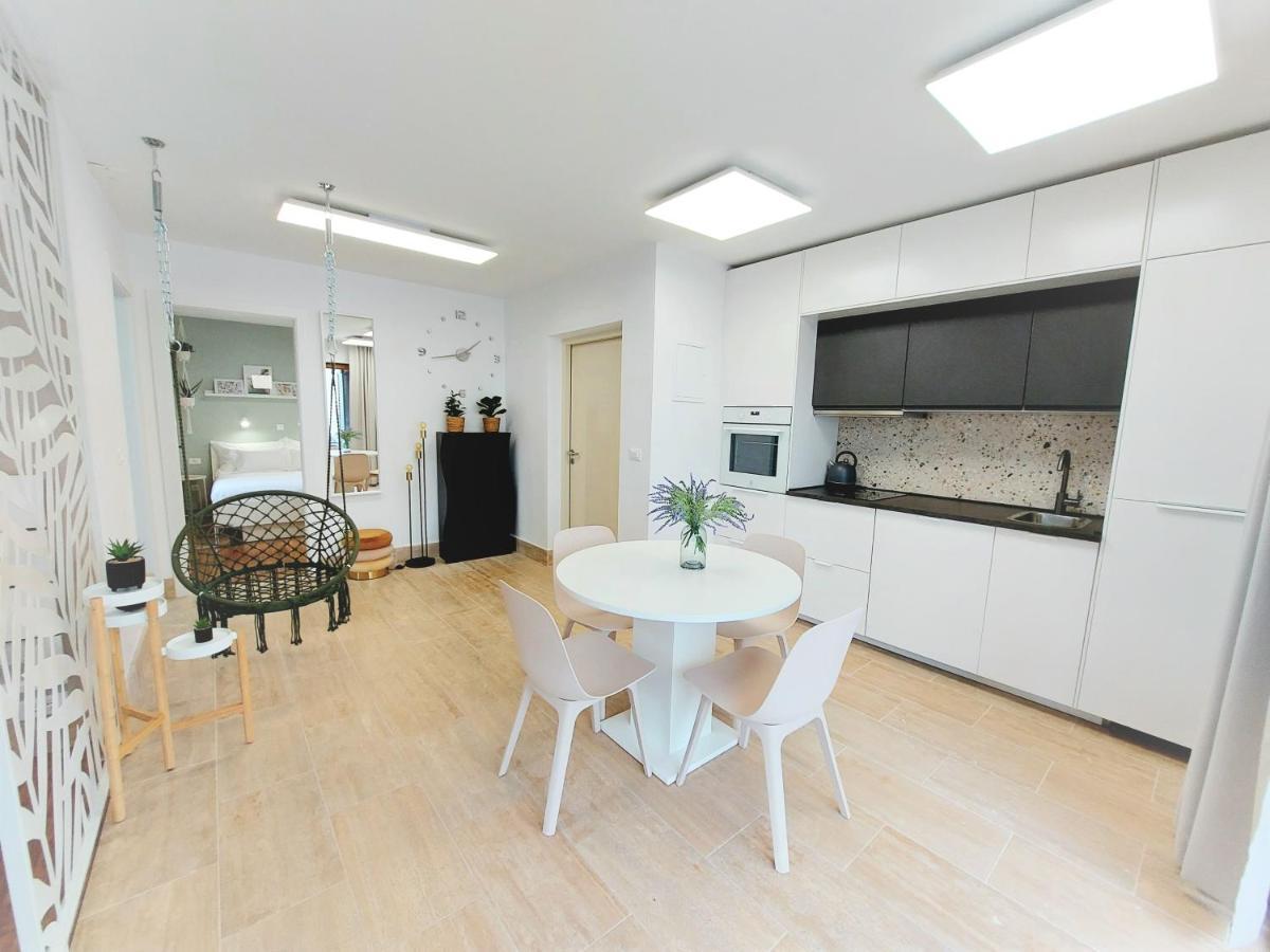 Apartment Emily Слатине Екстериор снимка