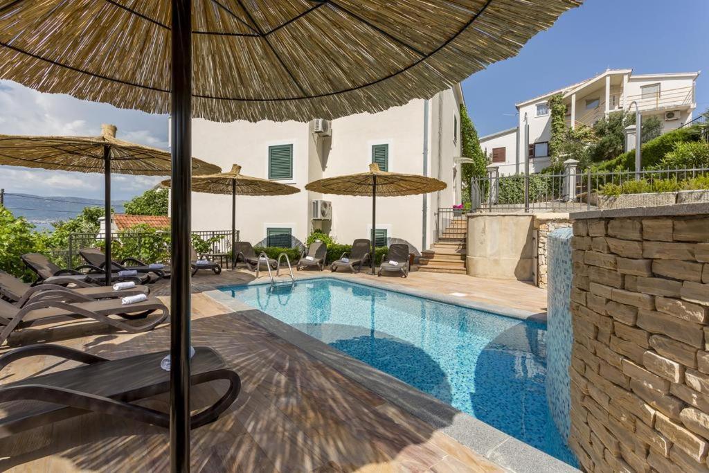 Apartment Emily Слатине Екстериор снимка