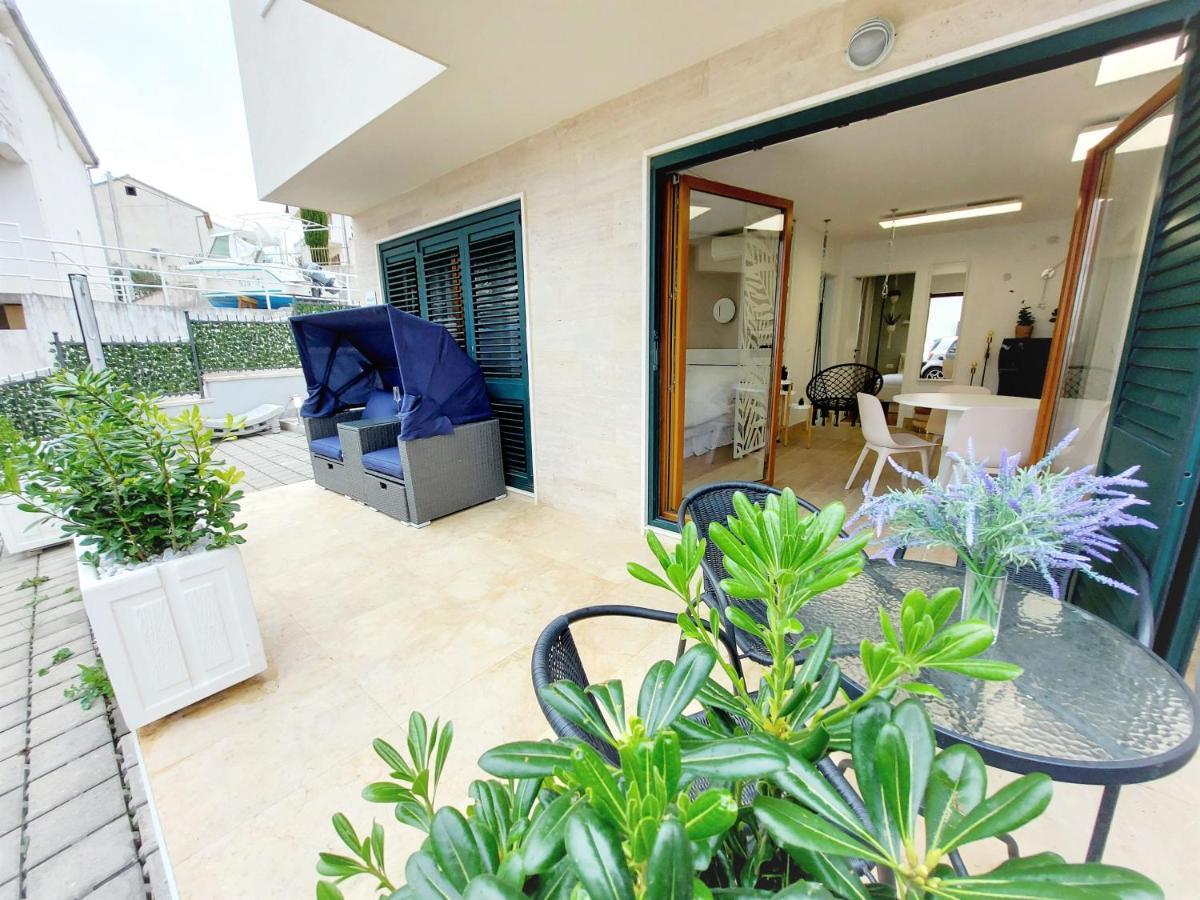 Apartment Emily Слатине Екстериор снимка