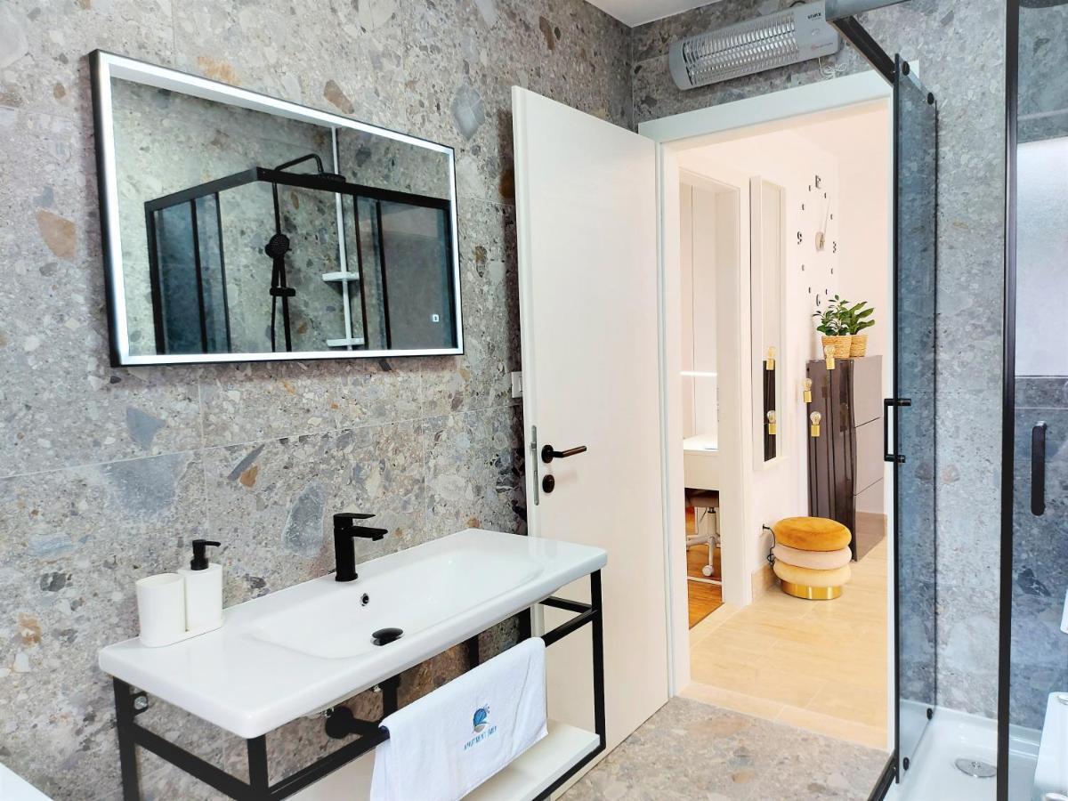 Apartment Emily Слатине Екстериор снимка